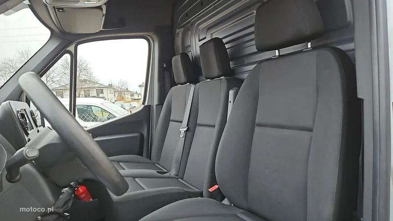 Mercedes-Benz Sprinter 11