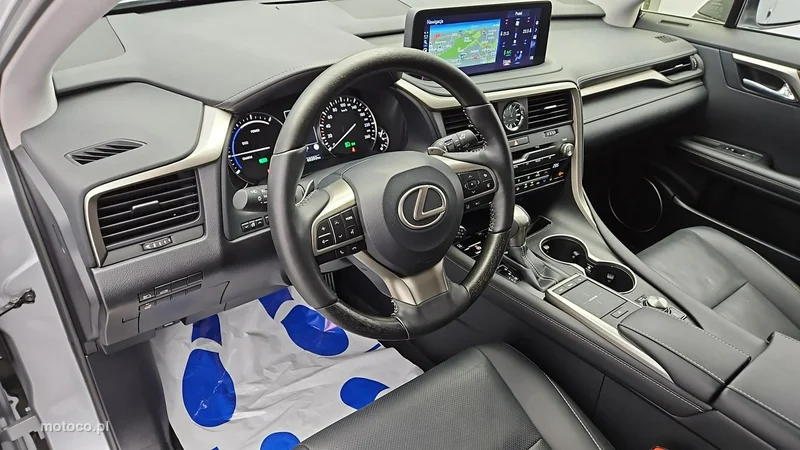 Lexus RX 9