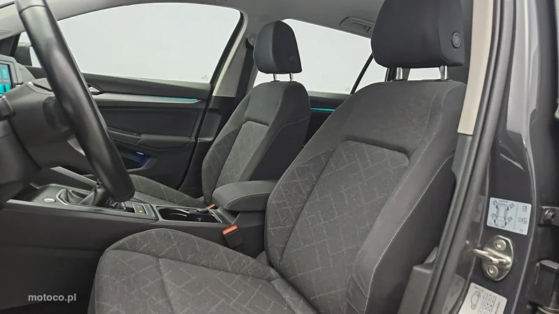 Volkswagen Golf VIII 11