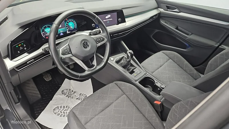 Volkswagen Golf VIII 9