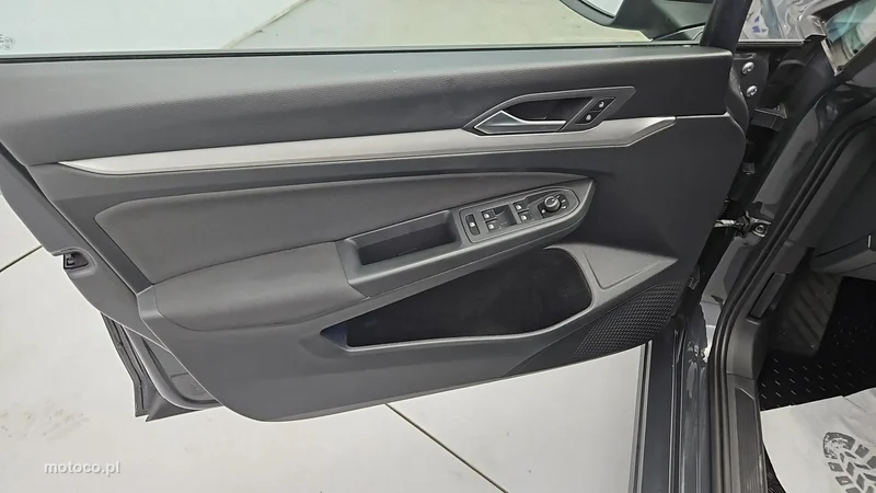 Volkswagen Golf VIII 10