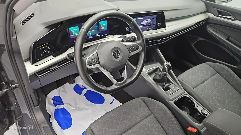 Volkswagen Golf VIII 9