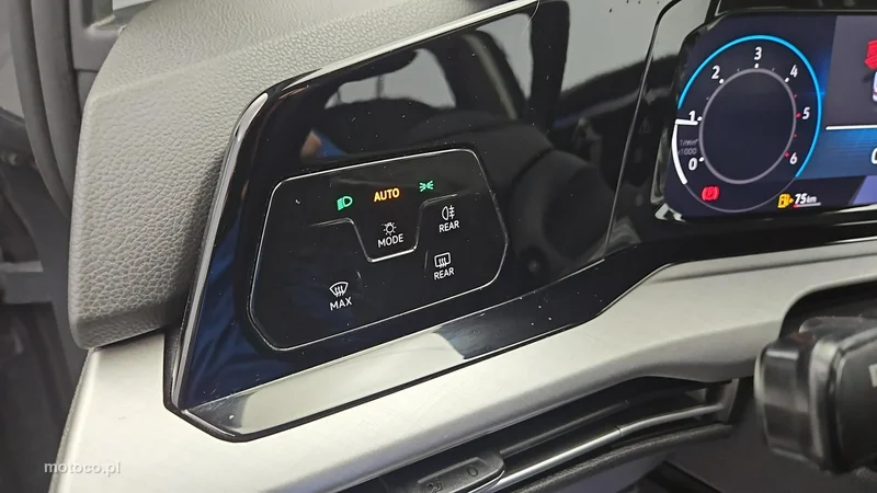 Volkswagen Golf VIII 17