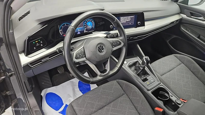 Volkswagen Golf VIII 9
