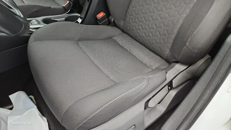Toyota Corolla E210 12