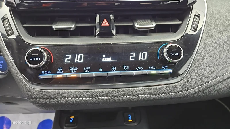 Toyota Corolla E210 19