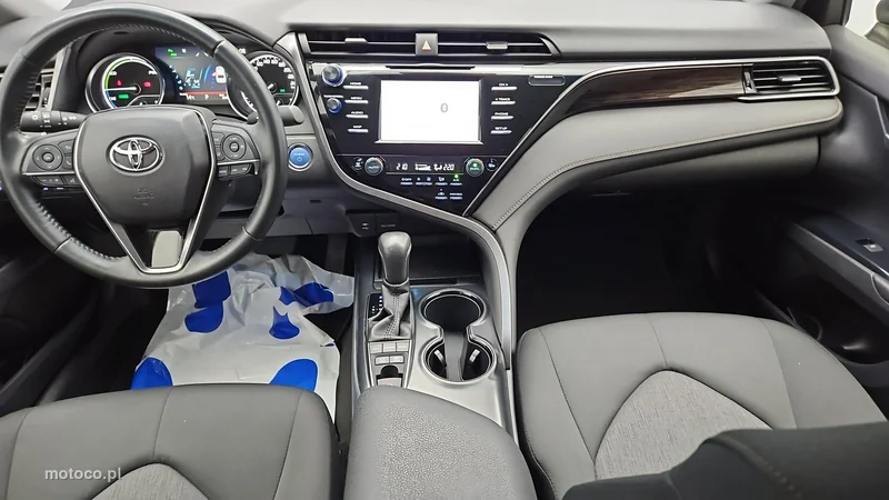 Toyota Camry XV70 13