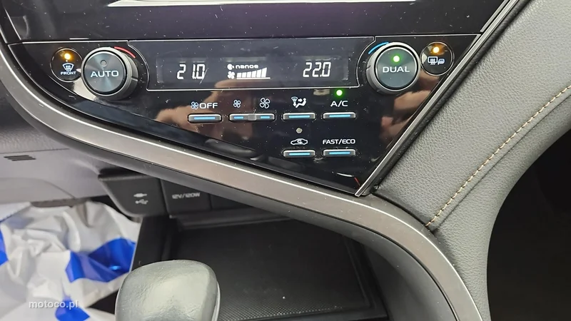 Toyota Camry XV70 19