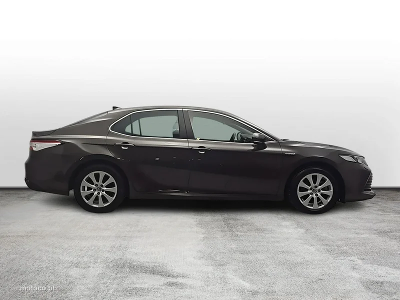Toyota Camry XV70 6