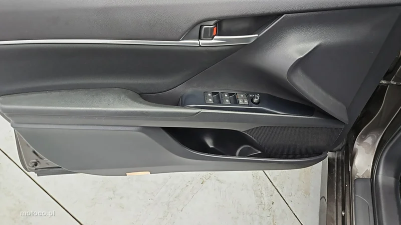 Toyota Camry XV70 10