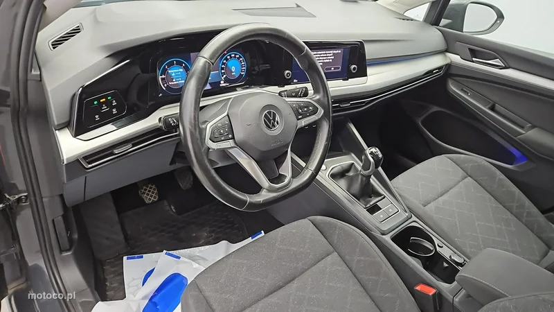 Volkswagen Golf VIII 9
