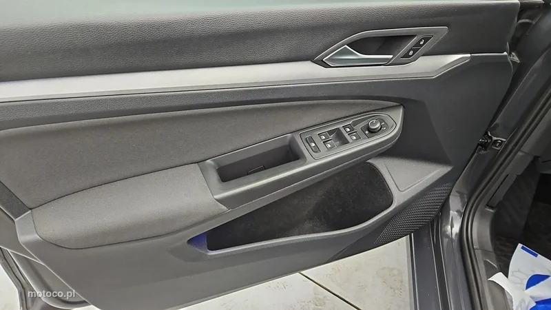 Volkswagen Golf VIII 10