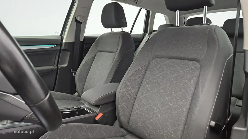 Volkswagen Golf VIII 11