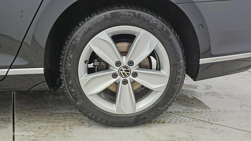 Volkswagen Passat Variant B8 24