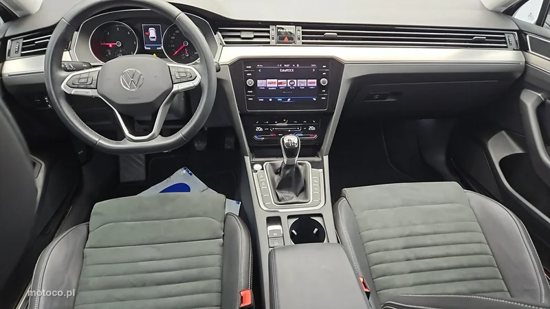 Volkswagen Passat Variant B9 12
