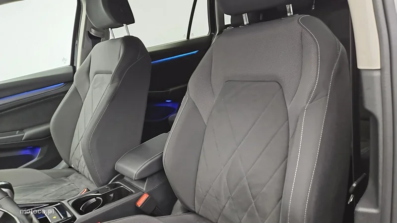 Volkswagen Golf VIII 11
