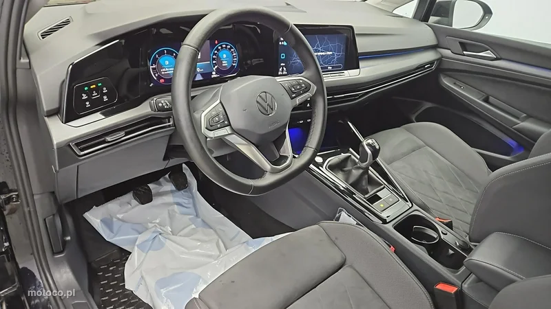 Volkswagen Golf VIII 9