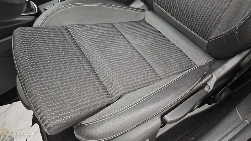 Opel Astra L 12