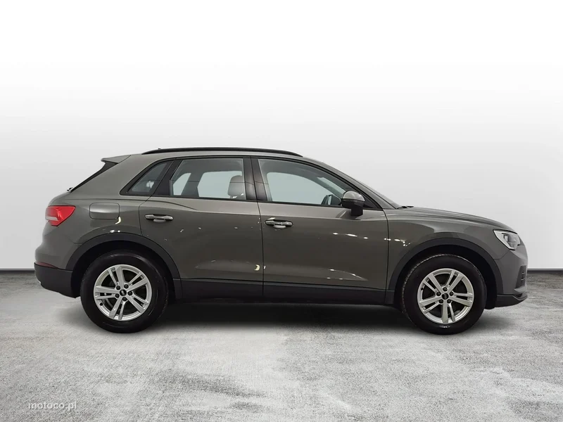 Audi Q3 F3 6