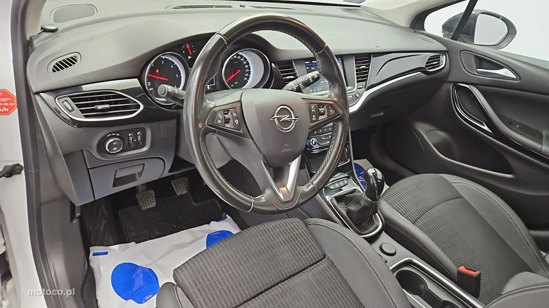 Opel Astra K 9