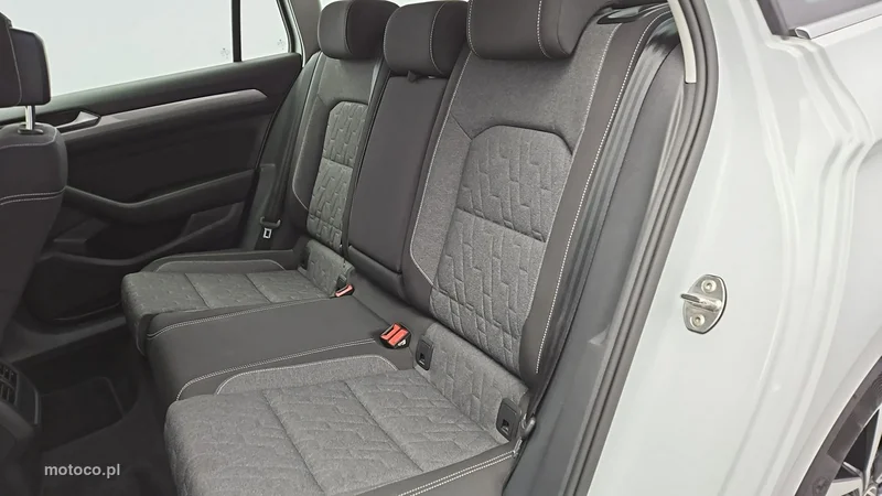 Volkswagen Passat Variant B8 23