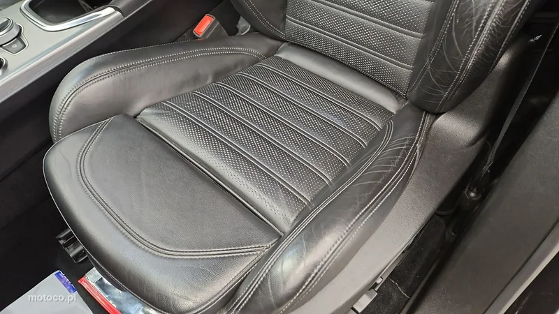 Alfa Romeo Stelvio 12