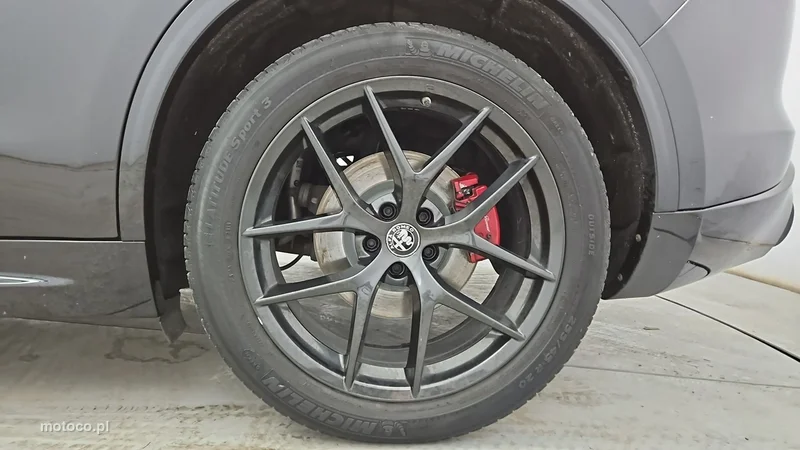 Alfa Romeo Stelvio 23