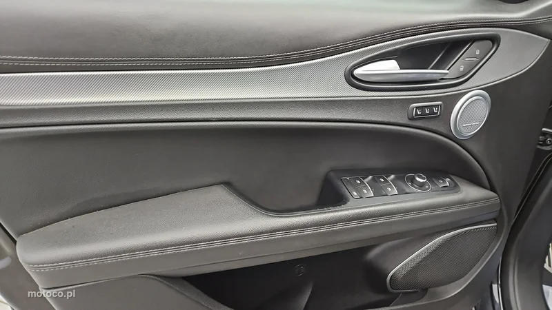Alfa Romeo Stelvio 10