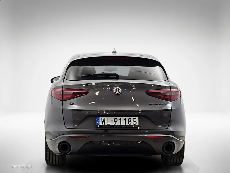 Alfa Romeo Stelvio 4