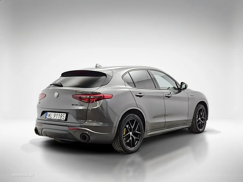 Alfa Romeo Stelvio 5