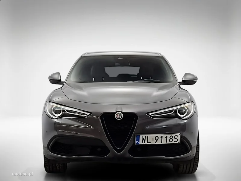 Alfa Romeo Stelvio 8