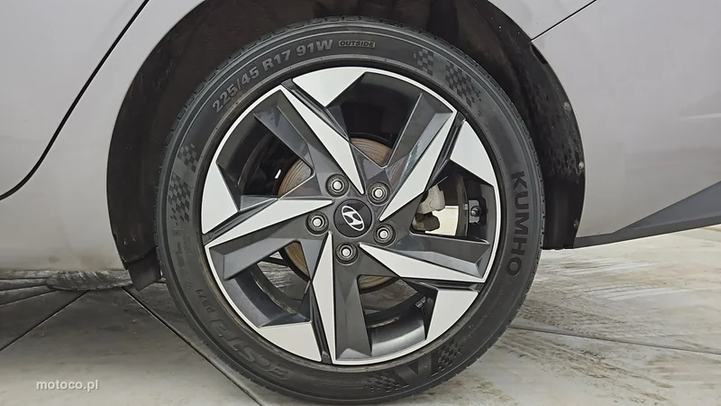 Hyundai Elantra 23