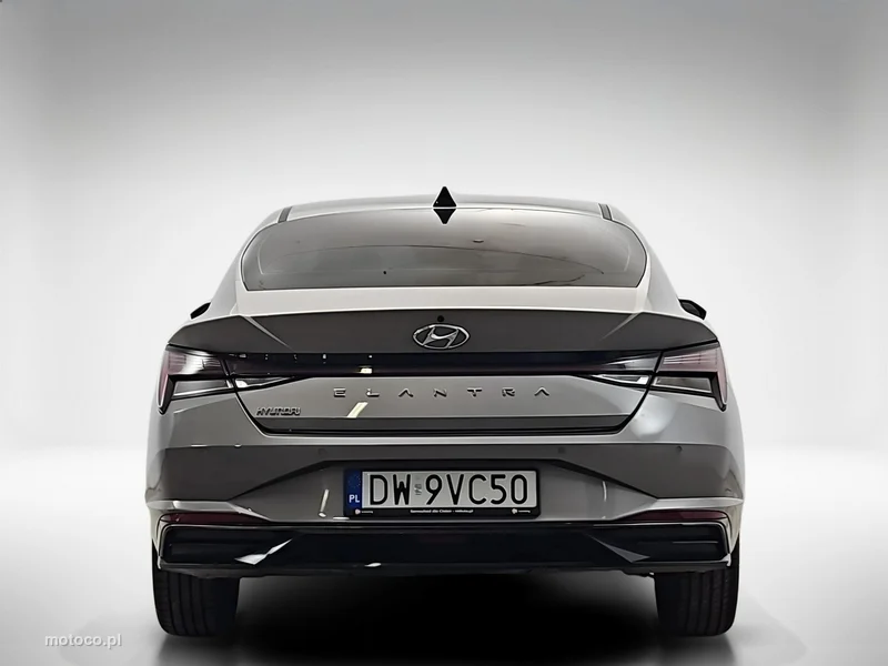 Hyundai Elantra 4