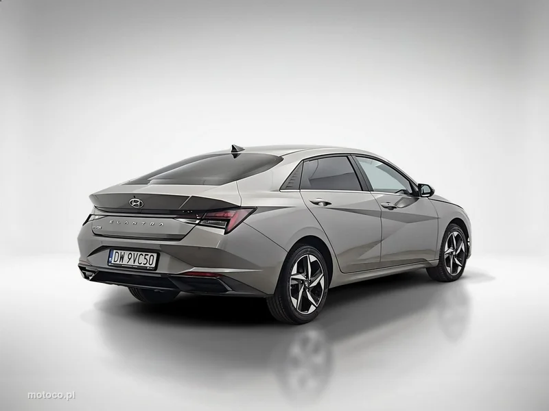 Hyundai Elantra 5