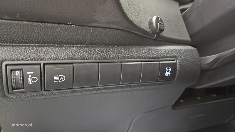Toyota Corolla E210 17