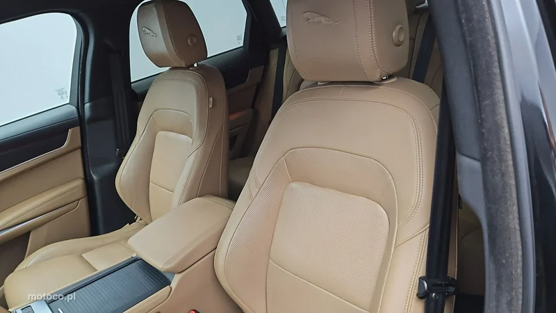 Jaguar F-Pace 11
