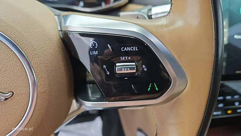 Jaguar F-Pace 15
