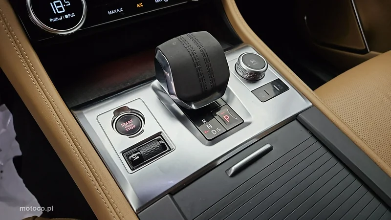 Jaguar F-Pace 18