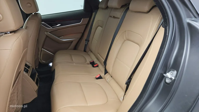 Jaguar F-Pace 21