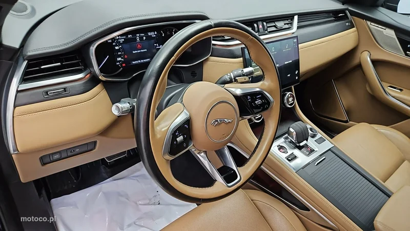 Jaguar F-Pace 9