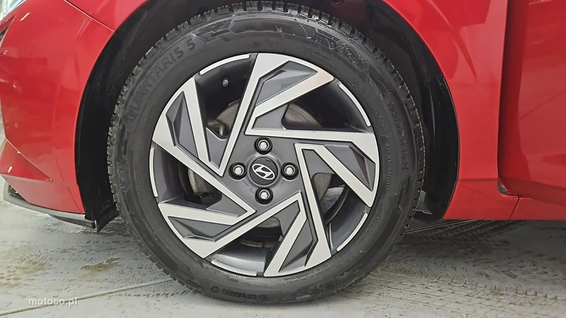 Hyundai i20 24