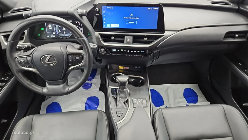 Lexus UX 12