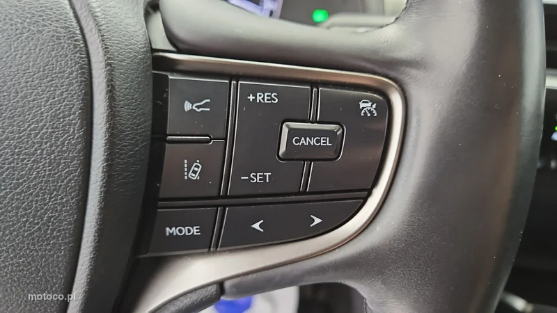 Lexus UX 14