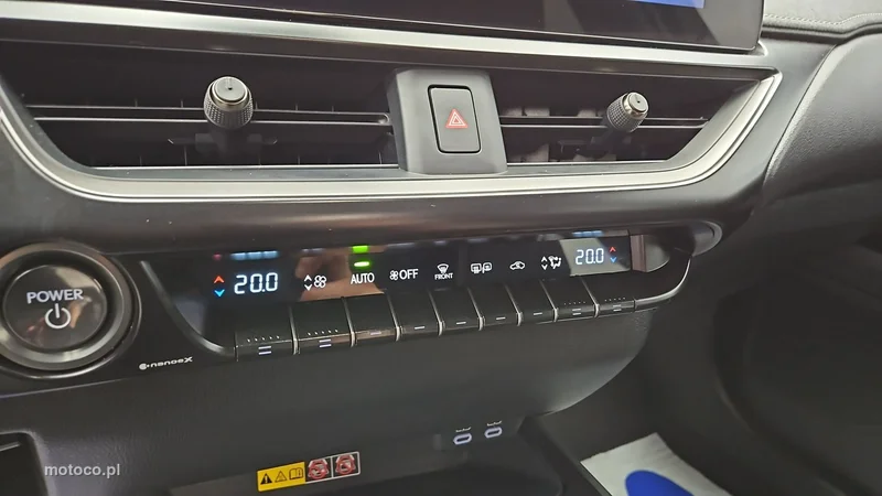 Lexus UX 17