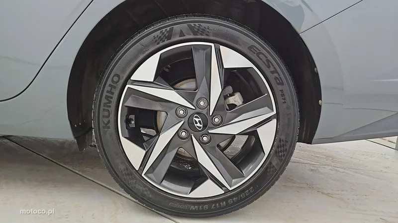 Hyundai Elantra 23