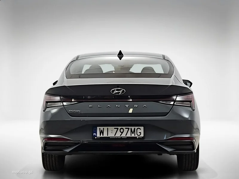 Hyundai Elantra 4