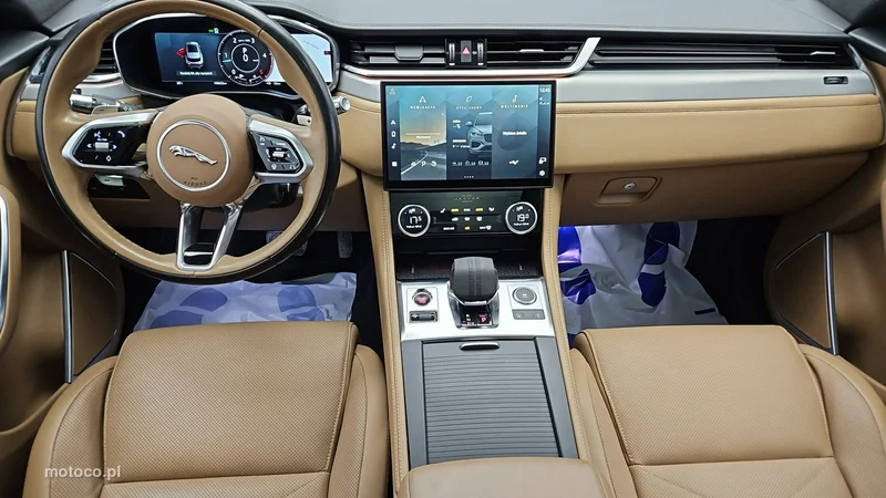 Jaguar F-Pace 13