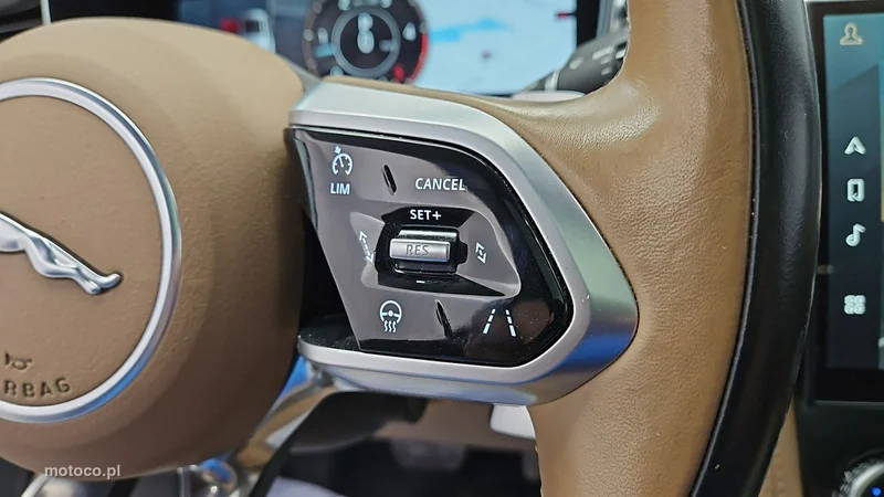 Jaguar F-Pace 15