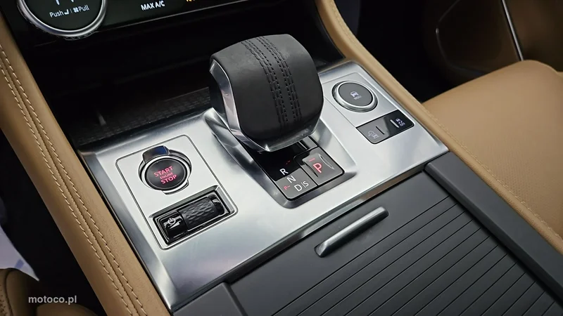 Jaguar F-Pace 17