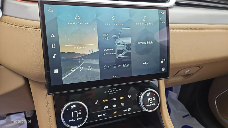 Jaguar F-Pace 18